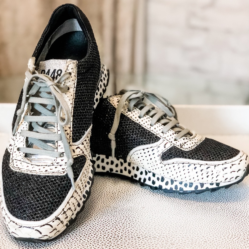 P448 | Boston Sneaker | Black and Ivory | Size 39 - Picture 2 of 11